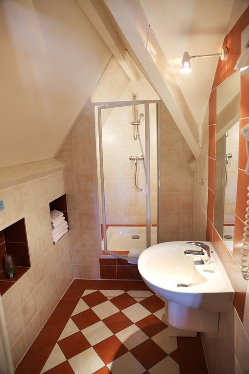 Отель Logis La Garissade Labastide-Murat Экстерьер фото